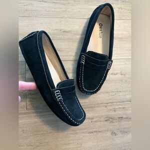 Osslue dark blue leather women’s loafers. Size 6.5